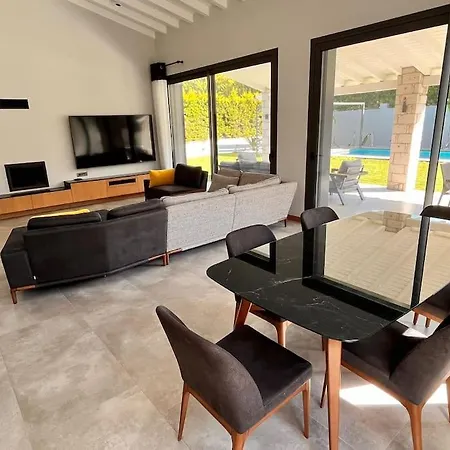 Sakin Ve Huzurlu Bir Tatil Icin… Hotel Çeşme